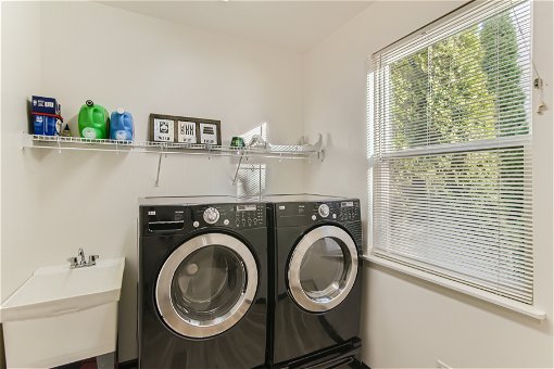 30 Laundry Room.jpg